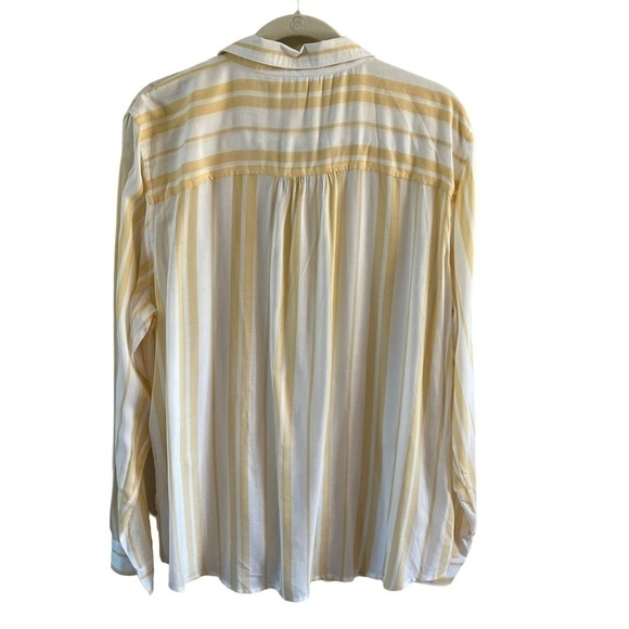 NWT Maurices long sleeve button down blouse light yellow striped Women's XXL - Picture 3 of 10